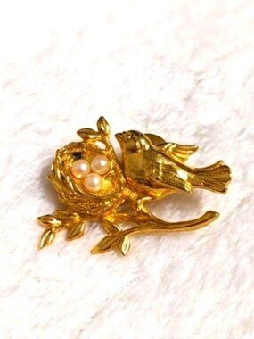 Vintage Goldtone Bird with Nest Brooche Faux Pearl Accents
